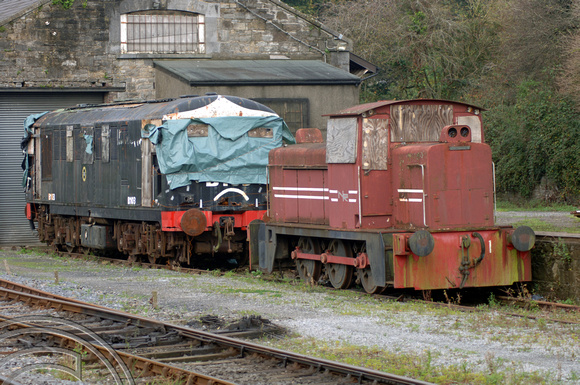 FDG2412. Preserved locos. Carrick-On-Suir. Ireland. 22.10.05.