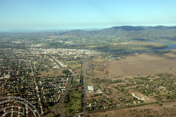 TD01561. Rockhampton from the air. Queensland. Australia. 10.1.07.