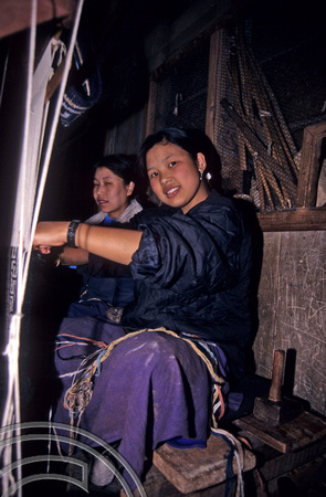 T6936. Weaver. Refugee centre. Darjeeling. W Bengal. India 1998.