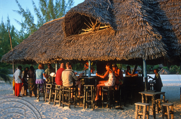 T11268. Sunset beers at Kendwa rocks. Nungwi. Zanzibar. Tanzania. Africa. 31.05.01