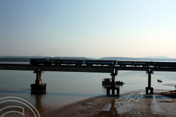 FDG1774. 14047. Zuari Bridge. Cortalim. Goa. India. 3.2.05.