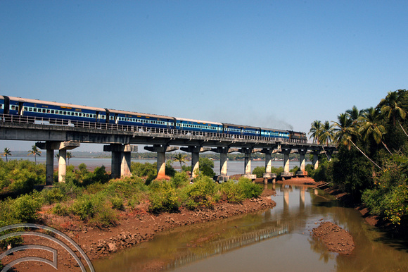 FDG1788. 17710. Okha Express. Zuari Bridge. Cortalim. Goa. India. 3.2.05.