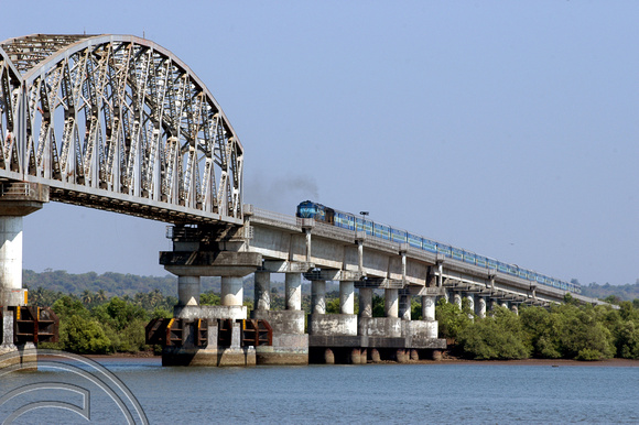 FDG1780. 18757. Zuari Bridge. Cortalim. Goa. India. 3.2.05.