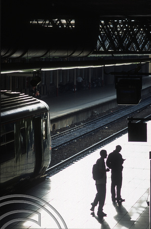 11139. 156472. 15.48 to York & silhouettes. Manchester Victoria. 9.10.02