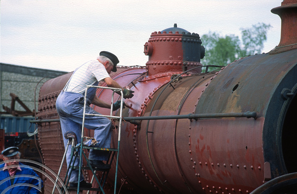 3827. Working on a boiler. Bluebell railway. Horsted Keynes. 30.5.94