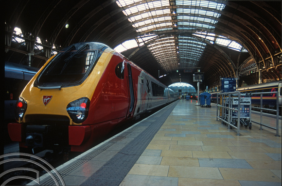 12271. 221107. 07.03 to Manchester Piccadilly. Paddington. 13.5.03