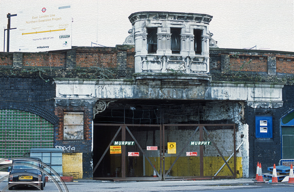 11620. Entrance to the old station with gatehouse. Shoreditch good depot. 02.12.2002