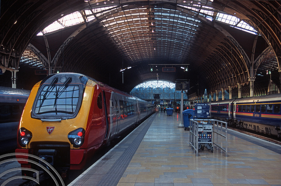 12275. 221107. 07.03 to Manchester Piccadilly. Paddington. 13.5.03