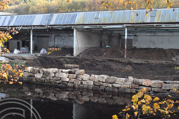 DG259542. Repairing flood damage on the River Calder. Sowerby Bridge. 31.10.16