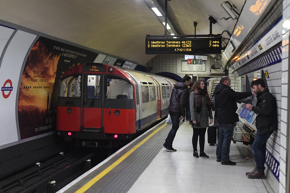 DG262284. Leicester Sq. Piccadilly line. 5.1.1.7
