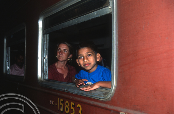 17135. Lynn with young boy on the Matale - Kandy train. Wattegama. Sri Lanka. 06.01.04