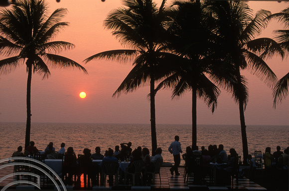 17231. Christmas day sunset. Galle Face Hotel. Colombo. Sri Lanka. 25.12.03