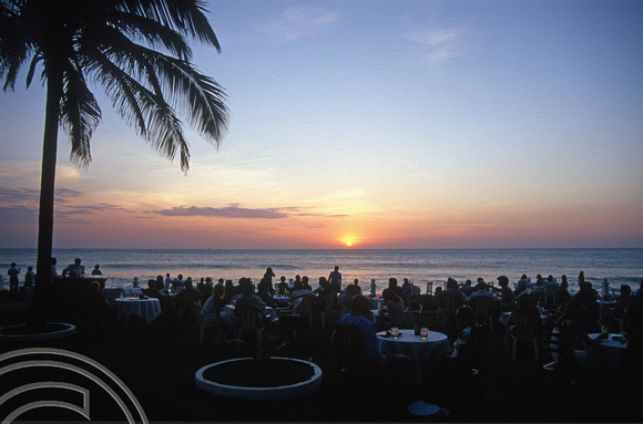 17233. Sunset. Galle Face Hotel. Colombo. Sri Lanka. 10.01.04