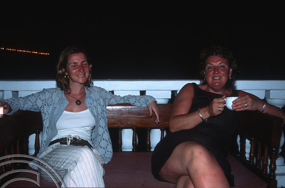 17247. Lynn and Alison. Galle Face Hotel. Colombo. Sri Lanka. 10.01.04