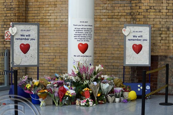 DG274605. memorial to the bomb victims. Manchester Victoria. 18.6.17