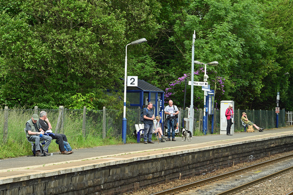 DG274945. Waiting for the train. Edale. 26.6.17