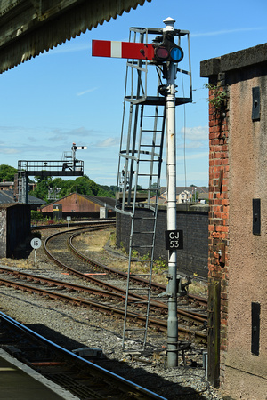 DG275676. Semaphore signals. Shrewsbury. 1.7.17