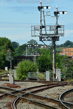 DG275697. Semaphore signals. Shrewsbury. 1.7.17