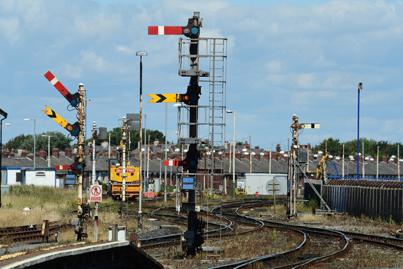 DG276649. Semaphore signals. Blackpool North. 13.7.17