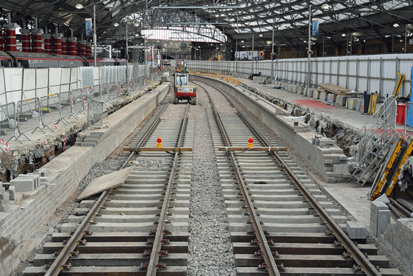 DG285416. New platforms under construction. Liverpool Lime St. 23.10.17