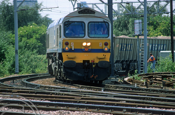 03885. 59002. Eastbound stone train. Stratford. 27.6.1994