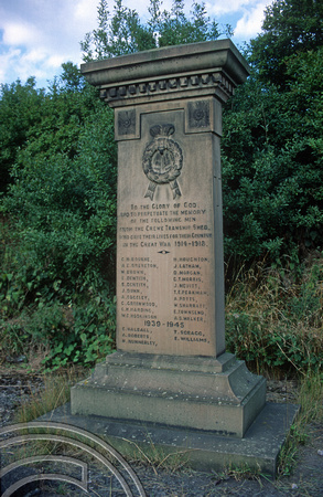 04131. Monument to the men of the tranship shed who died in World war 1.  Basford Hall open day. Crewe. 21.8.94