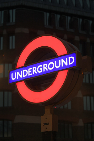 DG289668. London Underground illuminated roundel. Pimlico. London. 19.2.18