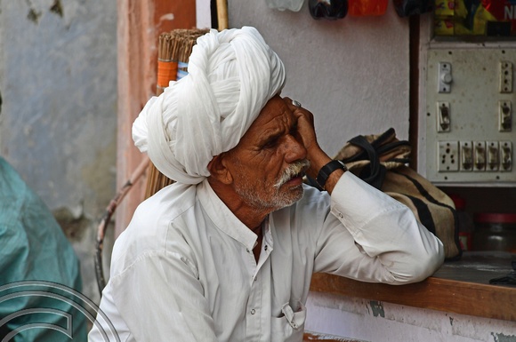DG293325. Man in traditional dress. Jaipur. Rajasthan. India. 10.3.18
