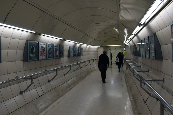 DG293974. Passageway. London Underground. Waterloo. 21.3.18