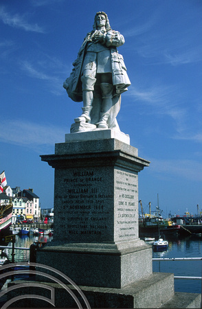 T11459. Statue of William of orange, whoo landed here in 1688. Brixham. Devon. England. 29.07.2001