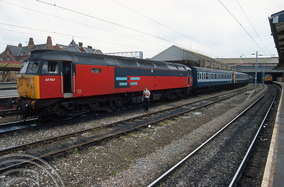 04787. 47767 couples up to 53921. 53132. 53053. Scrap DMUs en route to Glasgow. Crewe. 13.6.1995