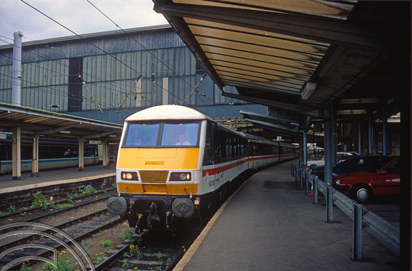04822. 90007. Euston-Glasgow service. Carlisle. 14.6.1995