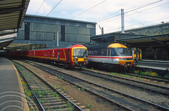 04848. 325001. 001 on test. 43068 on 08.50 Edinburgh to Penzance. Carlisle. 15.6.1995