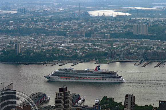 DG297804. New Vista class cruise ship 'Carnival Horizon'. 133,596 tonnes. Built Italy 2017. Hudson River. New York. USA. 28.5.18