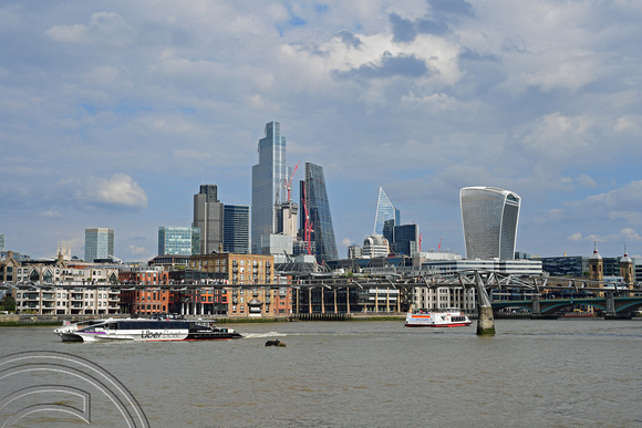 DG358327. The city seen from the South Bank. London. 18.9.2021.