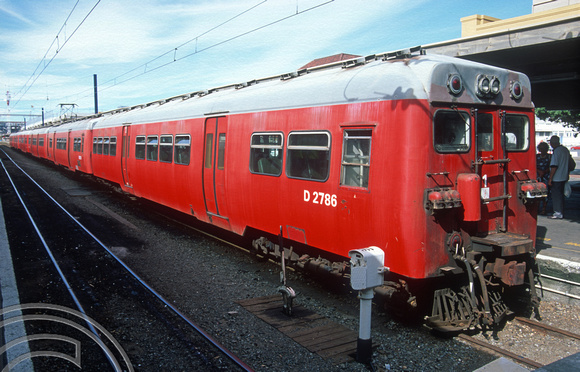 FR0635. 1946 EMUs D2786. D251. D2462. Wellington. North Island. New Zealand. 05.02.1999