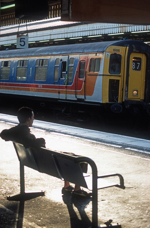 10502. 1888. Ignored by commuters. Clapham Junction. 25.04.2002.