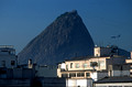 T13478. A plane flies past Morro da Urca. Rio de Janeiro. Brazil. 7.8.2002