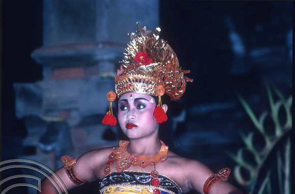 T5184. Balinese dancers. Ubud. Bali. Indonesia. January 1995