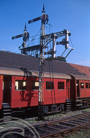 FR0126. Bracket Semaphore signal. Kandy. Sri Lanka. February 1992