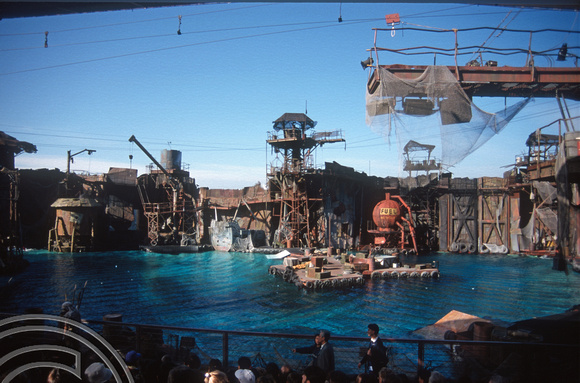 T9161. Universal studios. Waterworld show. Los Angeles. California. USA. 18th March 1999