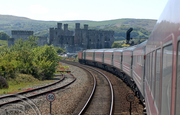 DG00967. Irish Mail and Conwy Castle. 21.5.04.