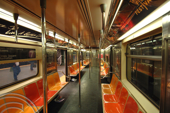 FDG05755. Interior. MTA car. New York. USA. 7.4.07.