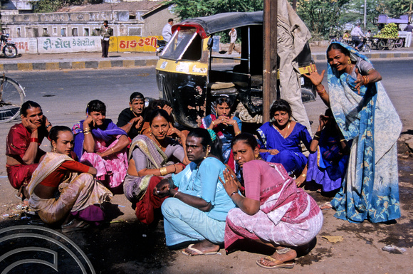 T9653. Transvestites. Rajkot. Gujarat. India. 2000.