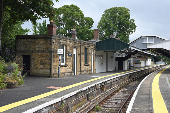 DG422400. Station buildings. Yeovil Pen Mill. Somerset. 12.7.2024.