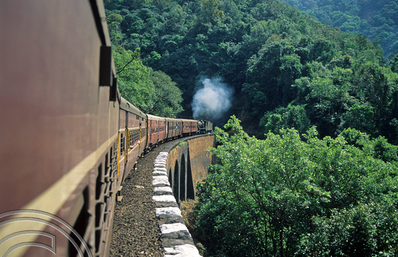 FRR. 01010. Banking up the ghats. Goa. 1992.