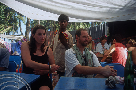 T5616. Maeve and John Bigland. The flea market. Anjuna. Goa. India. December 1995