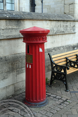 DG375951. Unusual post box. Bridge St. Banbury. 3.8.2022.