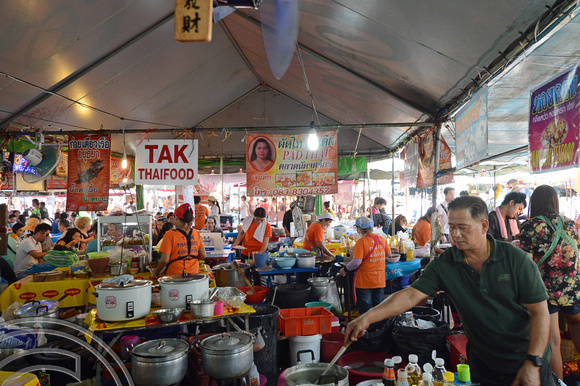 DG204731. Food stalls. Chatuchak Weekend Market. Bangkok. Thailand. 1.2.15