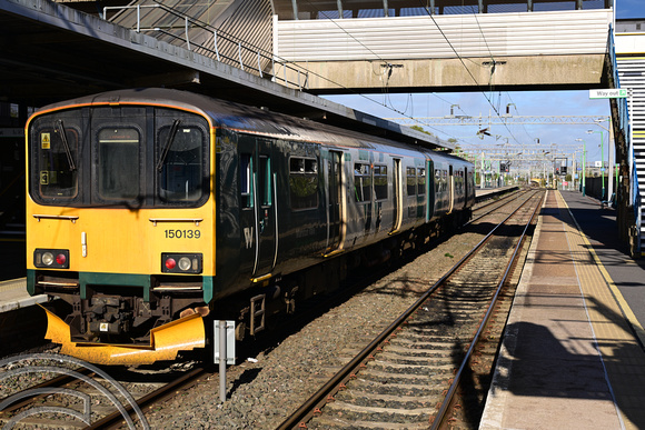 DG431348. 150129. 2S13. 1145 Bletchley to Bedford. Bletchley. 22.10.2024.